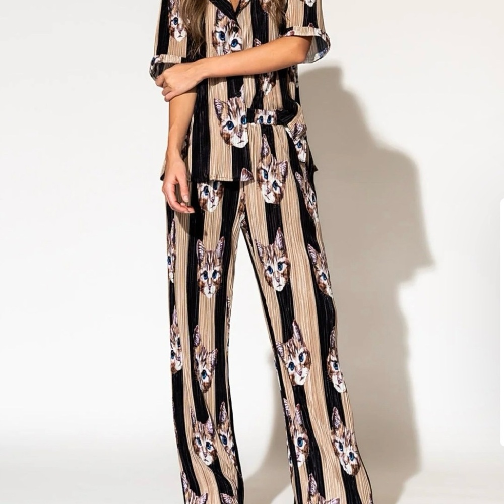 Dressed in LaLa Plisse Pants Pretty Kitty